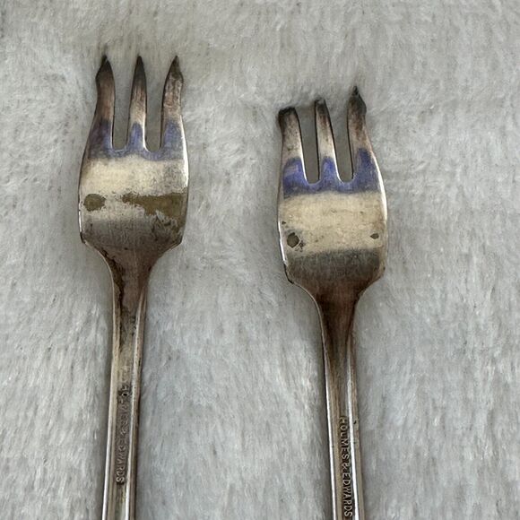 Vintage Holmes & Edwards Ladle Serving Silverplate Floral and Cocktail Forks Lot - Picture 10 of 11